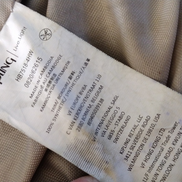 Kipling purse with monkey keychain. - Picture 16 of 16